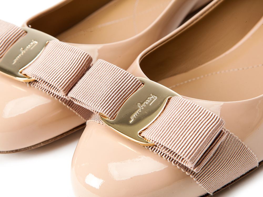 ferragamo varina new bisque