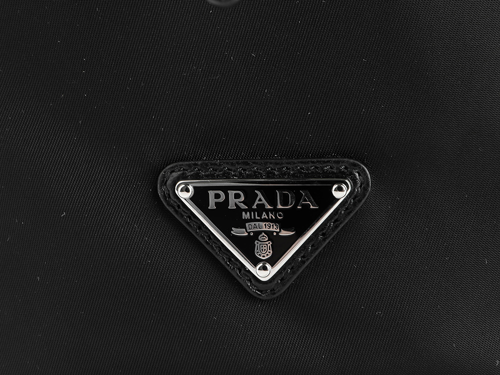 Prada Borsa a secchiello in nylon da donna 25SS (1BE067 2C01 F0002) 131243981 - Foto 16 di 21